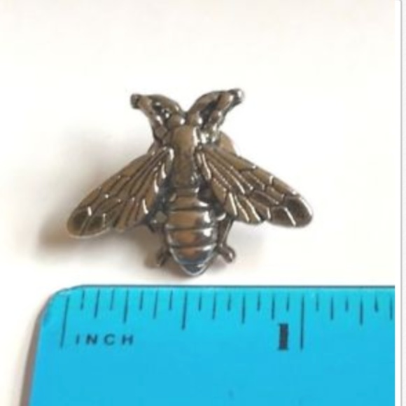 Silver Bumble Bee Pin Brooch Tie Tac Lapel Bea - Picture 7 of 8